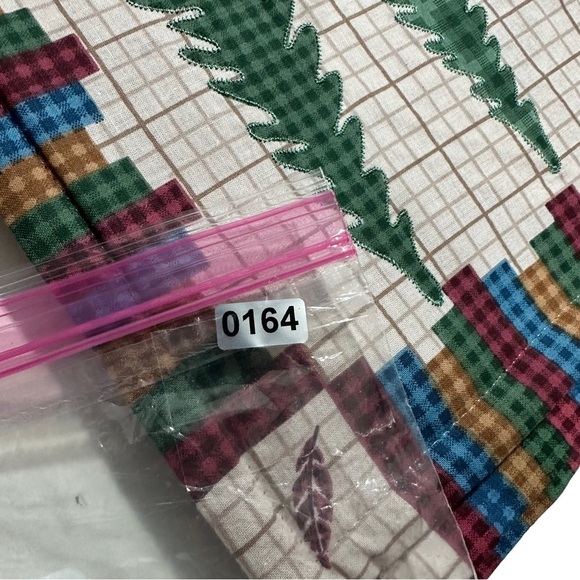 Make The Season Bright Set Of 6 Red & Green Placemats 18x14 Christmas Winter NWT - Picture 9 of 11